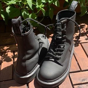 Black dr.martens